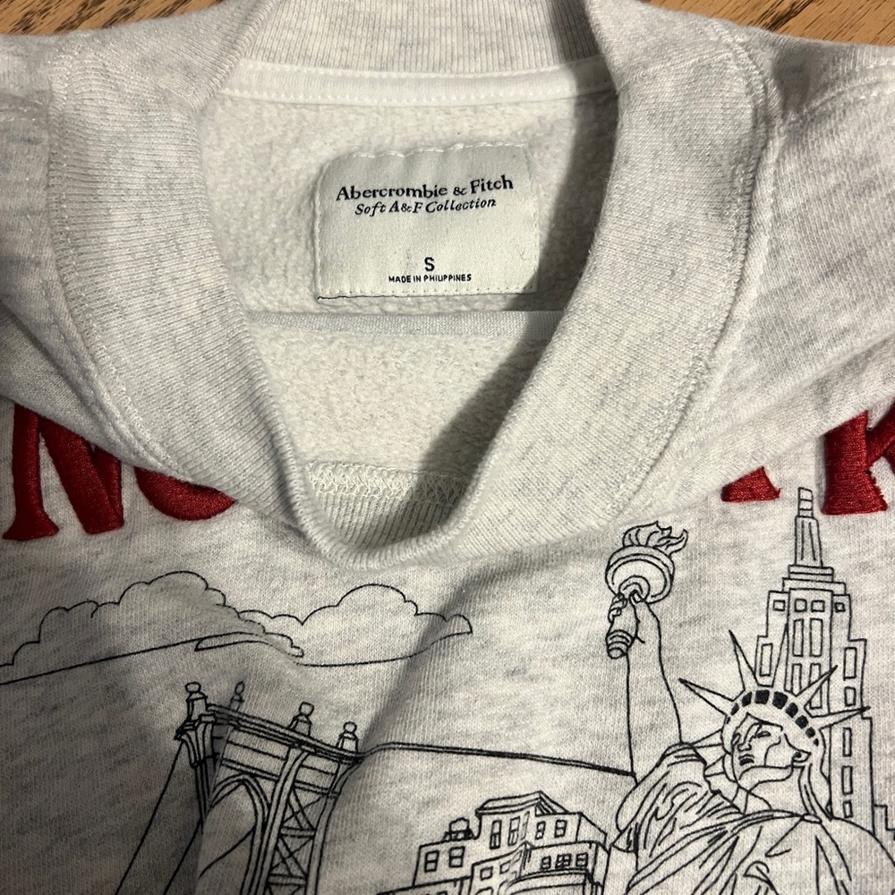 Abercrombie & Fitch White Graphic Crewneck Sweatshirt - Picture 2 of 4